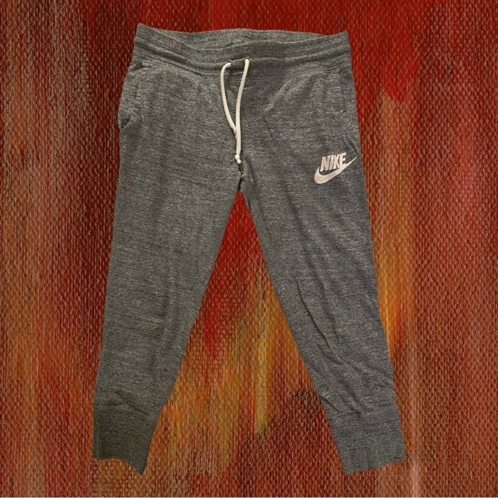 NIKE Women’s Cropped Joggers